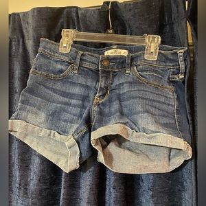 Hollister Low Rise Dark Denim Shorts size 5 w27